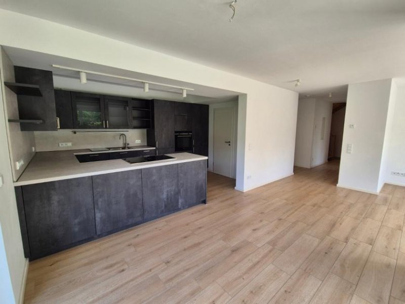 Holzminden Neubauwohnung mit überdachter Terrasse, Einbauküche und Garage Wohnung mieten