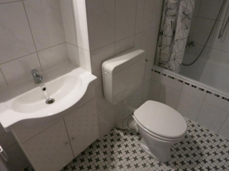 Holzminden ruhige 1,5-Zimmer-Erdgeschoßwohnung mit Balkon und Einbauküche Wohnung mieten