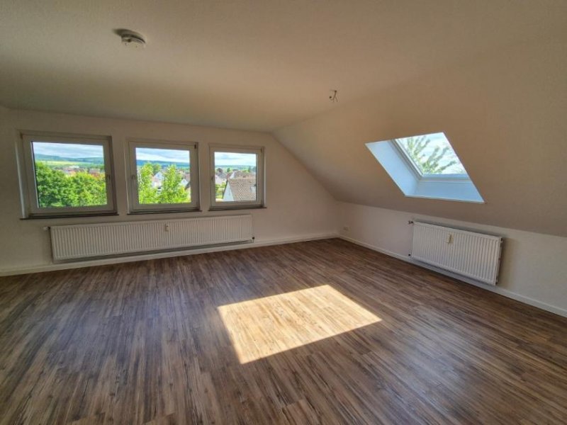 Holzminden Sanierte 2-Zimmer-Mietwohnung im Dachgeschoss mit EBK Wohnung mieten