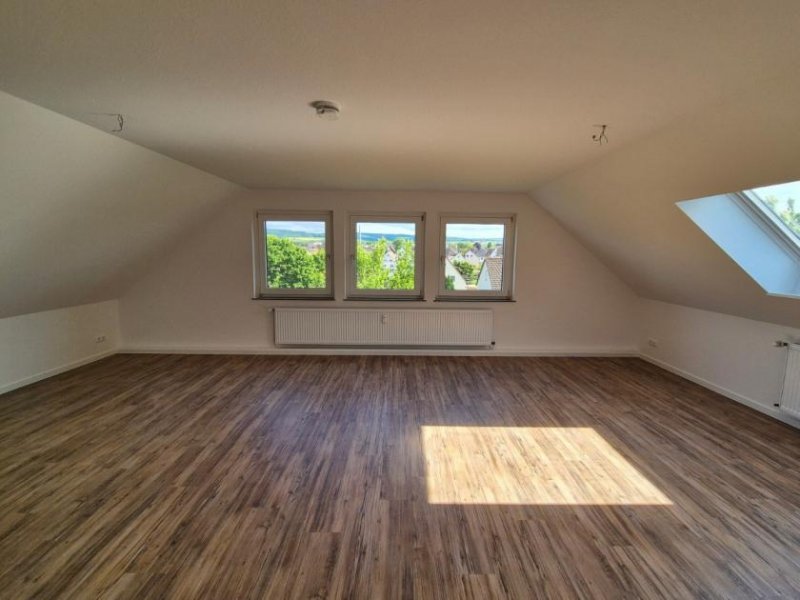 Holzminden Sanierte 2-Zimmer-Mietwohnung im Dachgeschoss mit EBK Wohnung mieten