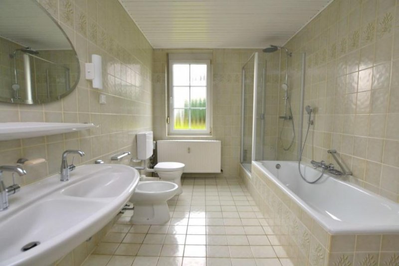 Lenne renovierte 2 1/2-Zimmer-Erdgeschosswohnung in 37627 Lenne Wohnung mieten