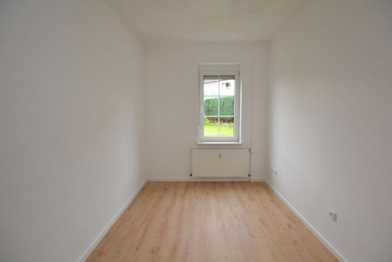 Lenne renovierte 2 1/2-Zimmer-Erdgeschosswohnung in 37627 Lenne Wohnung mieten