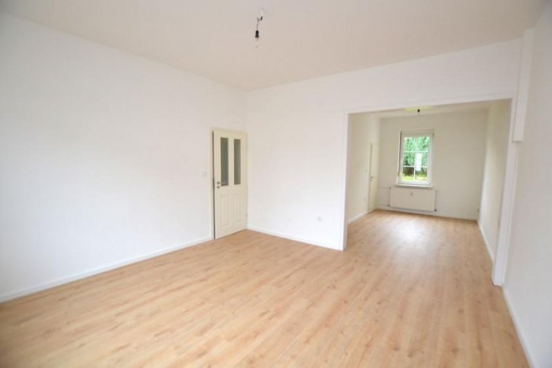 Lenne renovierte 2 1/2-Zimmer-Erdgeschosswohnung in 37627 Lenne Wohnung mieten