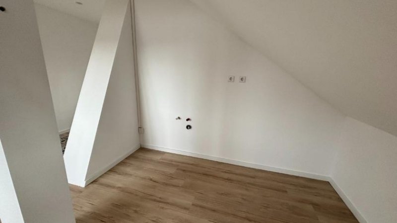 Stadtoldendorf 2-Zimmer-Dachgeschosswohnung in zentraler Wohnlage Wohnung mieten