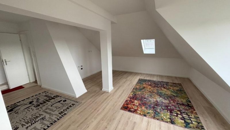 Stadtoldendorf 2-Zimmer-Dachgeschosswohnung in zentraler Wohnlage Wohnung mieten