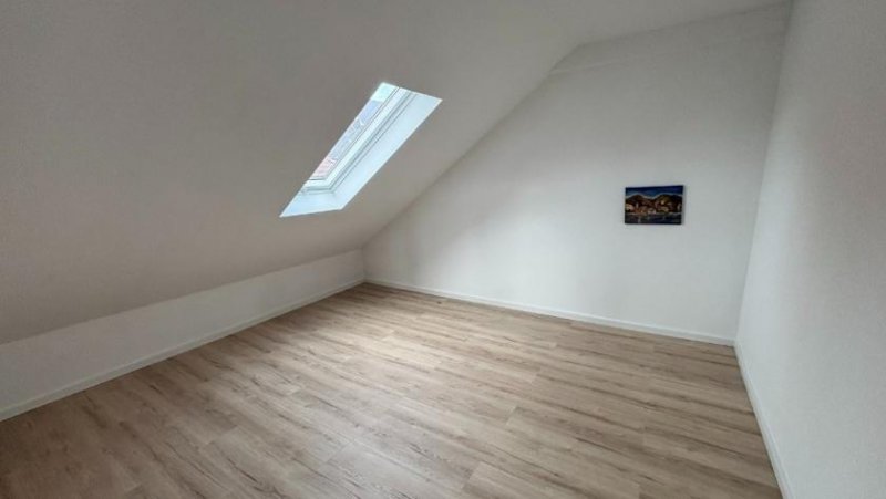 Stadtoldendorf 2-Zimmer-Dachgeschosswohnung in zentraler Wohnlage Wohnung mieten