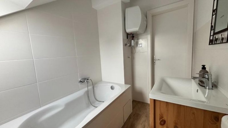 Stadtoldendorf 2-Zimmer-Dachgeschosswohnung in zentraler Wohnlage Wohnung mieten