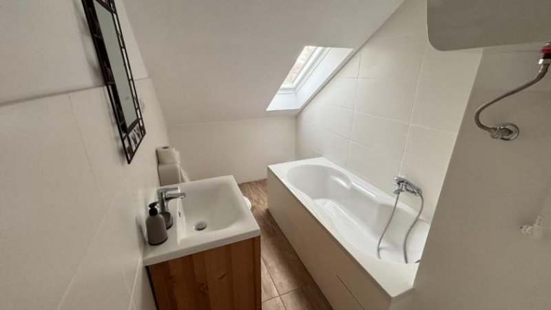 Stadtoldendorf 2-Zimmer-Dachgeschosswohnung in zentraler Wohnlage Wohnung mieten