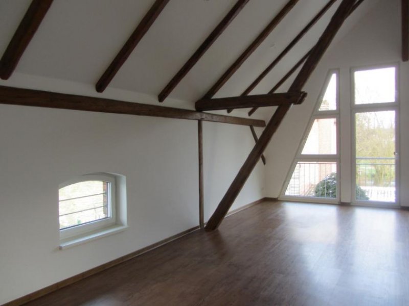 Eschershausen Hinterhaus mit 3 Zimmern und Garage in Eschershausen zu vermieten Wohnung mieten