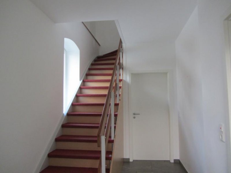 Eschershausen Hinterhaus mit 3 Zimmern und Garage in Eschershausen zu vermieten Wohnung mieten