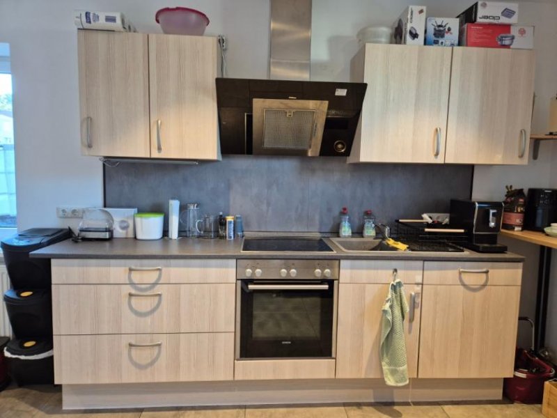 Eschershausen Hinterhaus mit 3 Zimmern und Garage in Eschershausen zu vermieten Wohnung mieten