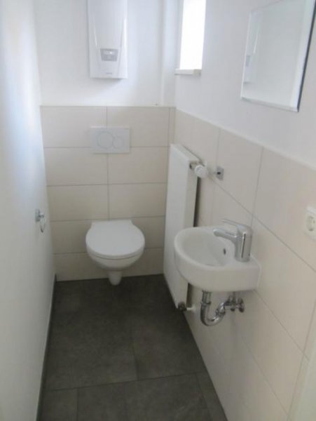 Eschershausen Hinterhaus mit 3 Zimmern und Garage in Eschershausen zu vermieten Wohnung mieten