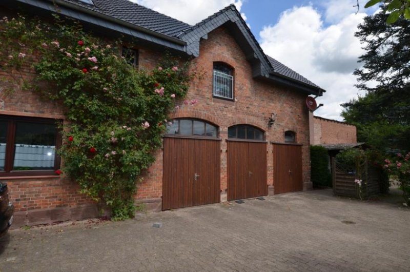 Eschershausen Hinterhaus mit 3 Zimmern und Garage in Eschershausen zu vermieten Wohnung mieten
