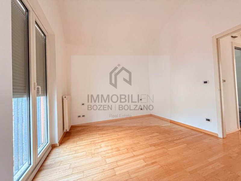 Bozen Attikawohnung mit Terrasse im Zentrum von Bozen zu vermieten Wohnung mieten
