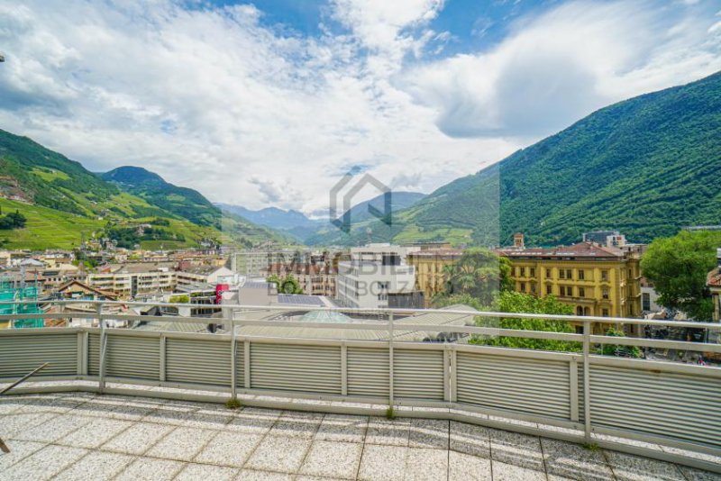 Bozen Attikawohnung mit Terrasse im Zentrum von Bozen zu vermieten Wohnung mieten