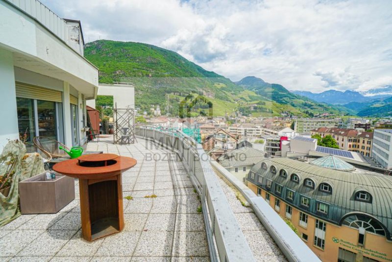 Bozen Attikawohnung mit Terrasse im Zentrum von Bozen zu vermieten Wohnung mieten
