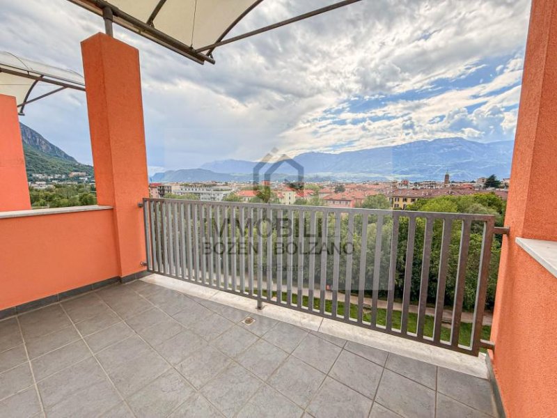 Bozen Attikawohnung mit Terrasse im Zentrum von Bozen zu vermieten Wohnung mieten