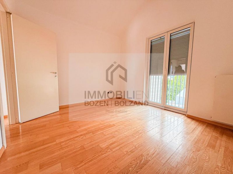 Bozen Attikawohnung mit Terrasse im Zentrum von Bozen zu vermieten Wohnung mieten