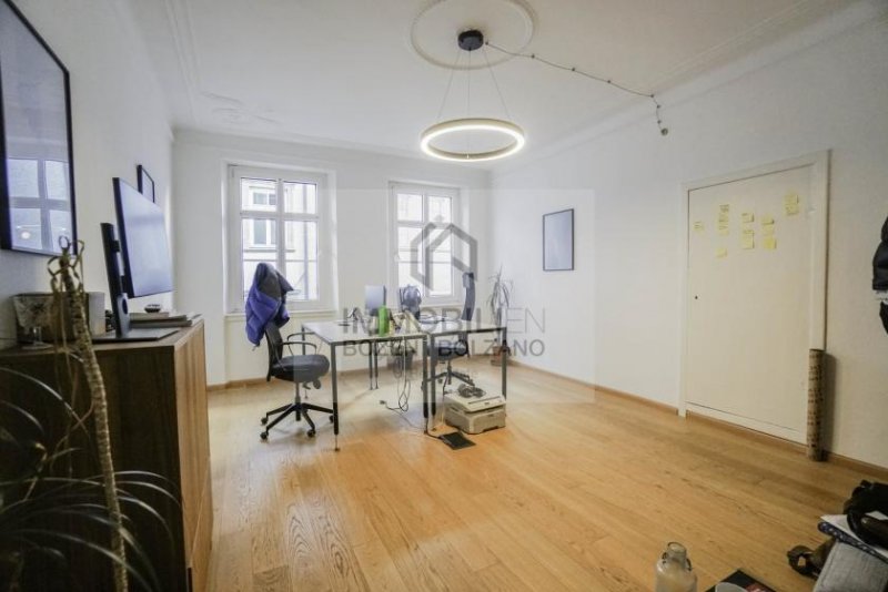 Bozen Büro in Zentrum von Bozen zu vermieten Gewerbe mieten