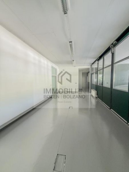 Bozen Büro mit Magazin / Ausstellungsfläche am Bozner Boden zu vermieten Gewerbe mieten