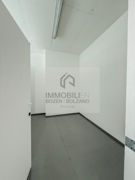 Bozen Büro mit Magazin / Ausstellungsfläche am Bozner Boden zu vermieten Gewerbe mieten