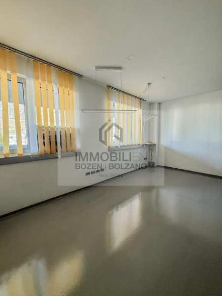 Bozen Büro mit Magazin / Ausstellungsfläche am Bozner Boden zu vermieten Gewerbe mieten