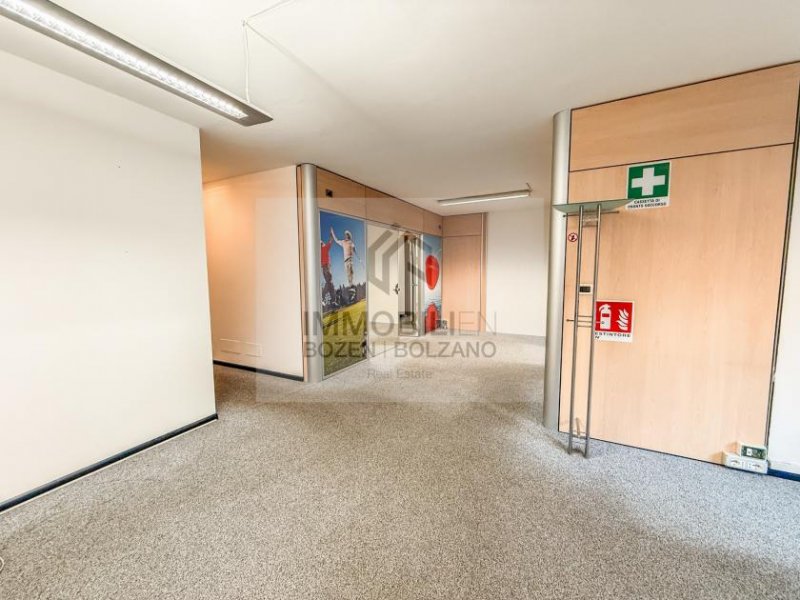 Bozen Büro/Praxis in Zentrum von Bozen zu vermieten Gewerbe mieten