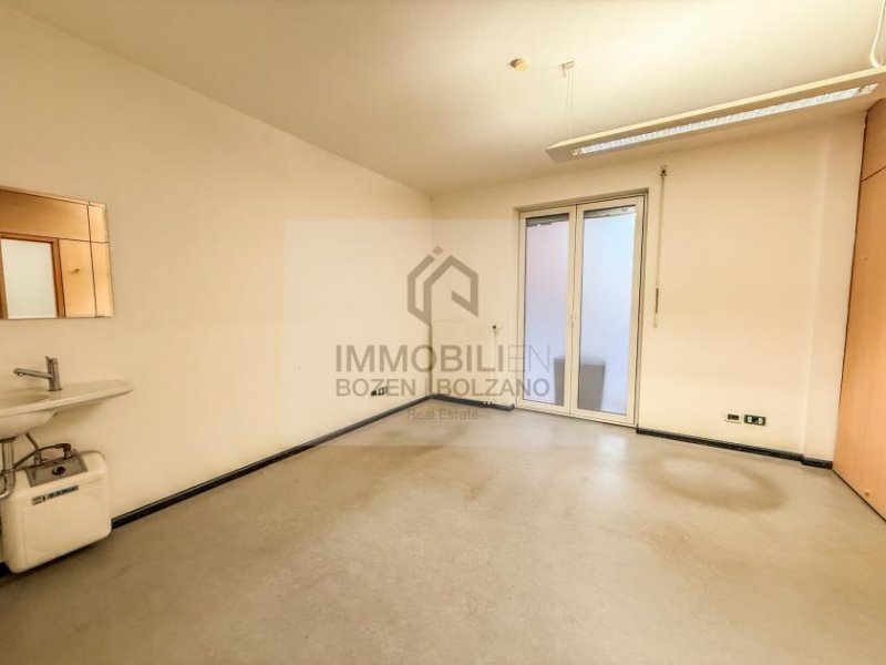 Bozen Büro/Praxis in Zentrum von Bozen zu vermieten Gewerbe mieten