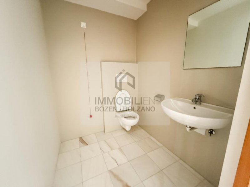 Bozen Großes Büro in Bozen Süd zu vermieten Gewerbe mieten