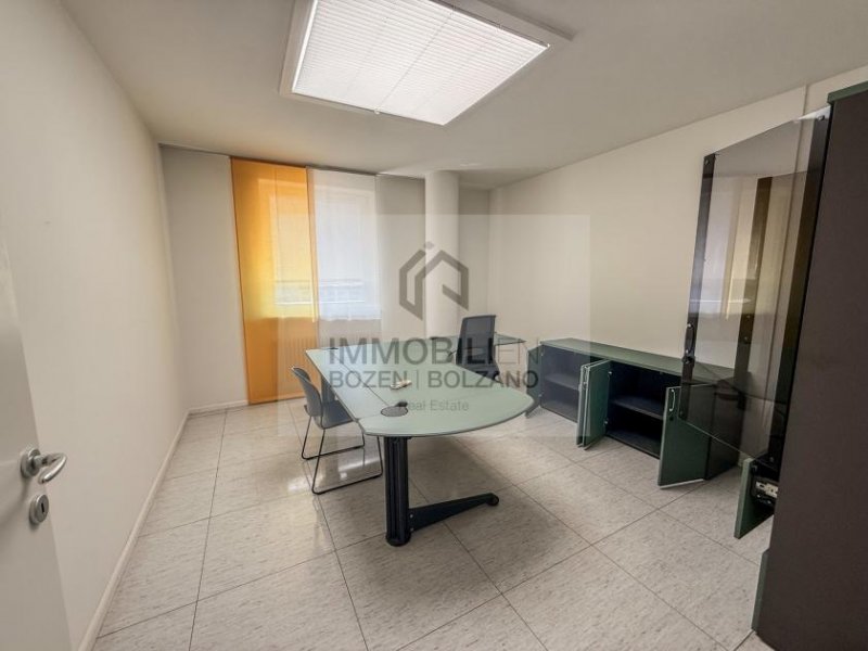 Bozen Großes Büro in Bozen Süd zu vermieten Gewerbe mieten