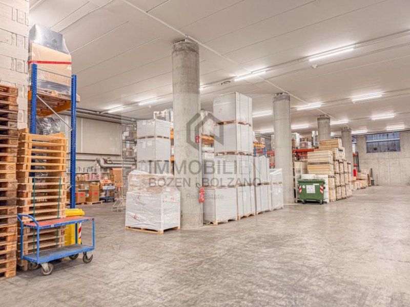 Bozen Großes Magazin mit Zufahrt für LKW’s zu vermieten Gewerbe mieten