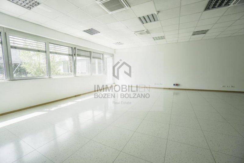 Bozen Großes und helles Büro in Messenähe zu vermieten Gewerbe mieten