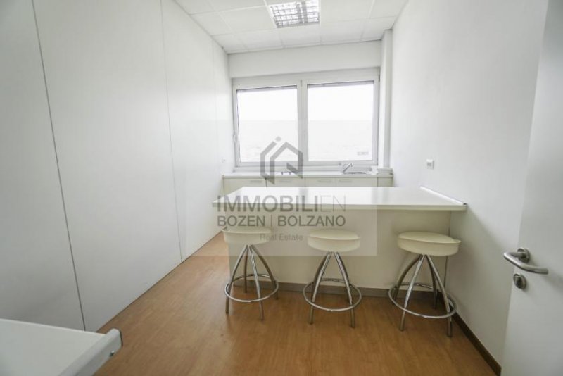 Bozen Großes und helles Büro in Messenähe zu vermieten Gewerbe mieten