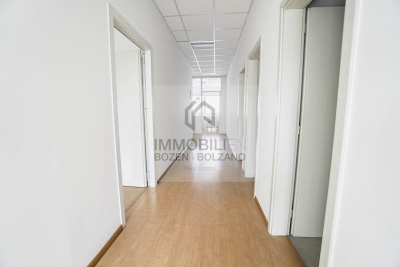 Bozen Großes und helles Büro in Messenähe zu vermieten Gewerbe mieten