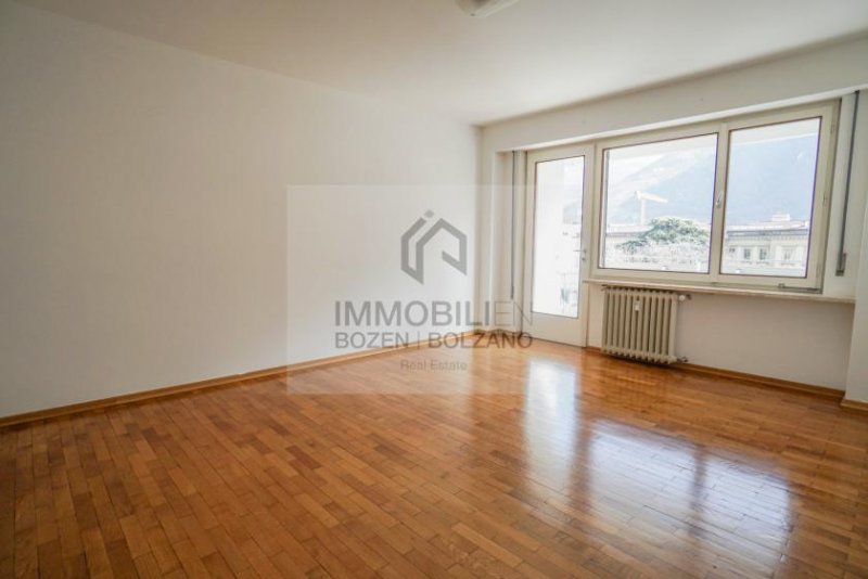 Bozen Großzügige 3-Zimmerwohnung mit getrennter Küche im Zentrum zu vermieten Wohnung mieten