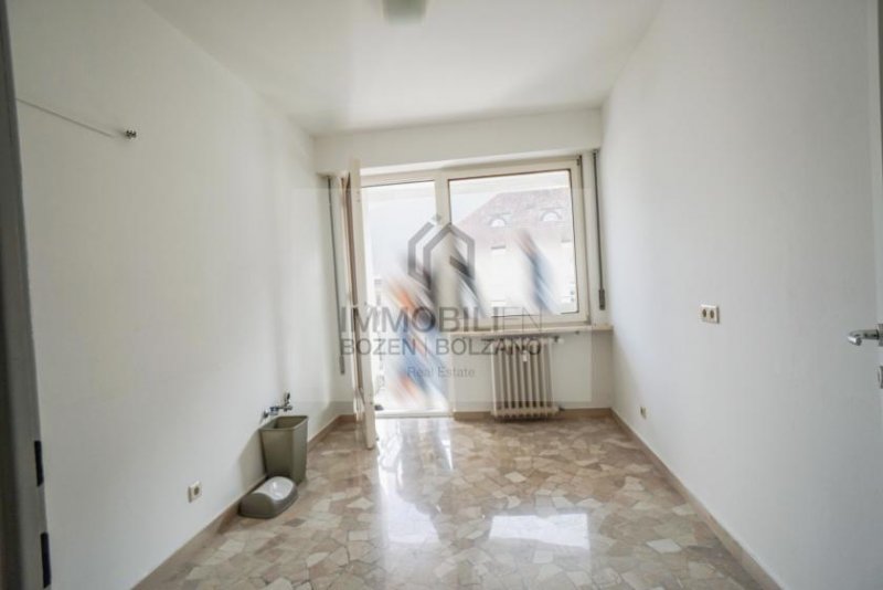 Bozen Großzügige 3-Zimmerwohnung mit getrennter Küche im Zentrum zu vermieten Wohnung mieten