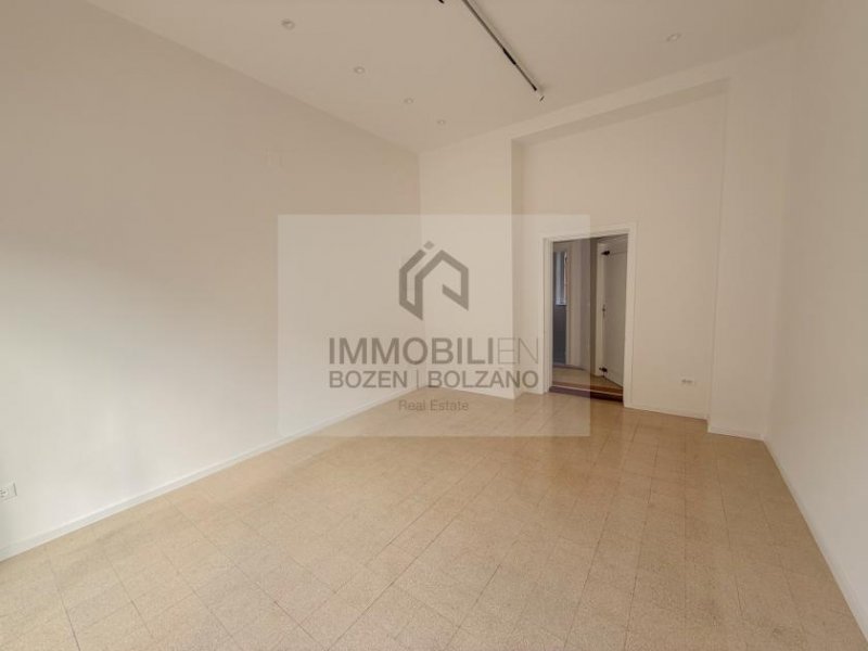 Bozen Kleines Geschäft in optimaler Lage im Zentrum zu vermieten Gewerbe mieten