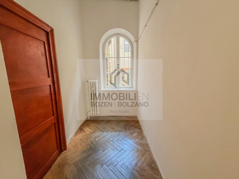 Bozen Kleines Geschäft in optimaler Lage im Zentrum zu vermieten Gewerbe mieten