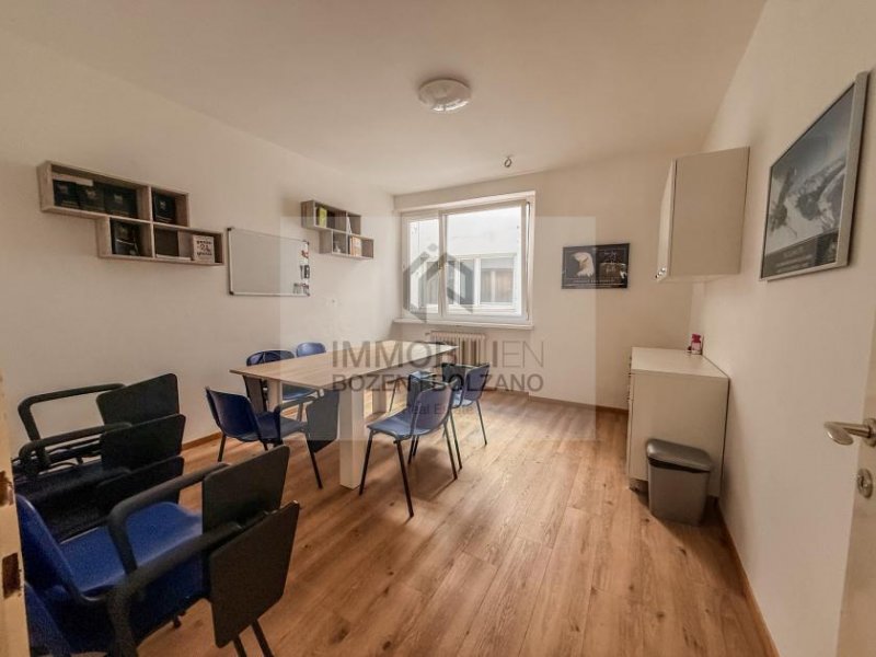 Bozen Schönes Büro im Zentrum von Bozen zu vermieten Gewerbe mieten