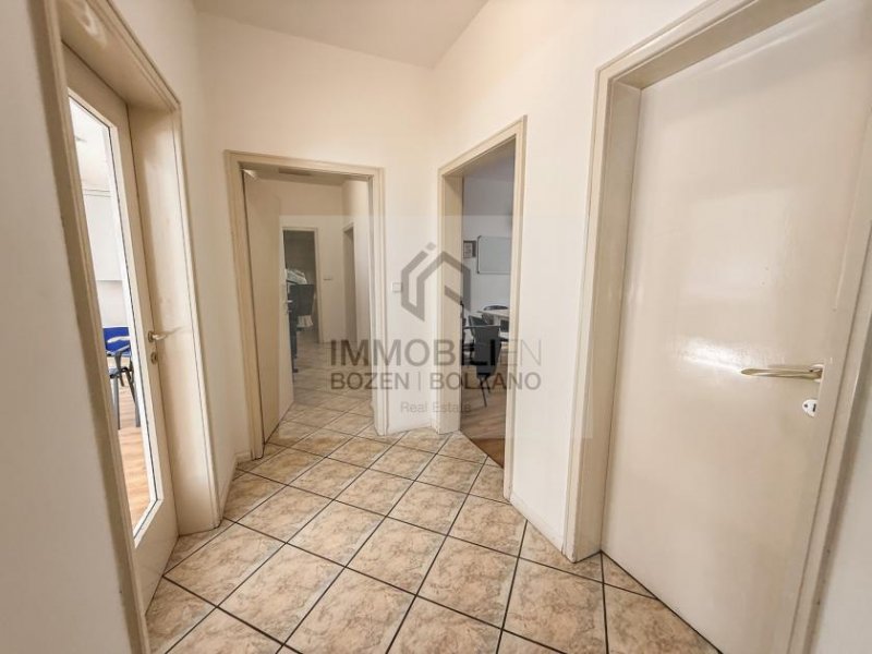 Bozen Schönes Büro im Zentrum von Bozen zu vermieten Gewerbe mieten