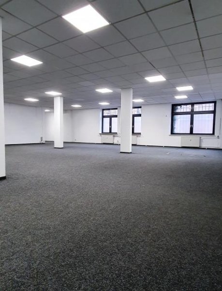 Magdeburg Preiswerte Lagerräume / Rampe zu vermieten Gesamtnutzfläche 1170m² auch als Teilfläche zu vermieten Gewerbe mieten