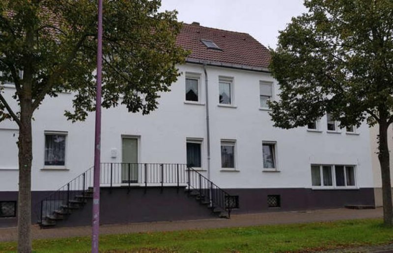 Schönebeck (Elbe) GROSSZÜGIGE 2-RAUM WOHNUNG MIT WOHNKÜCHE UND SUPERDUSCHE Wohnung mieten