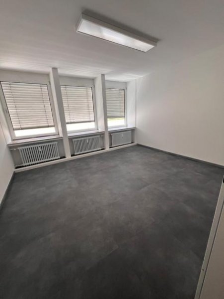 Düsseldorf hochwertige Büro-/Praxisfläche Top-Zustand * direkt vom Eigentümer *EDV-Verkabelung *BAP-Beleuchtung Gewerbe mieten