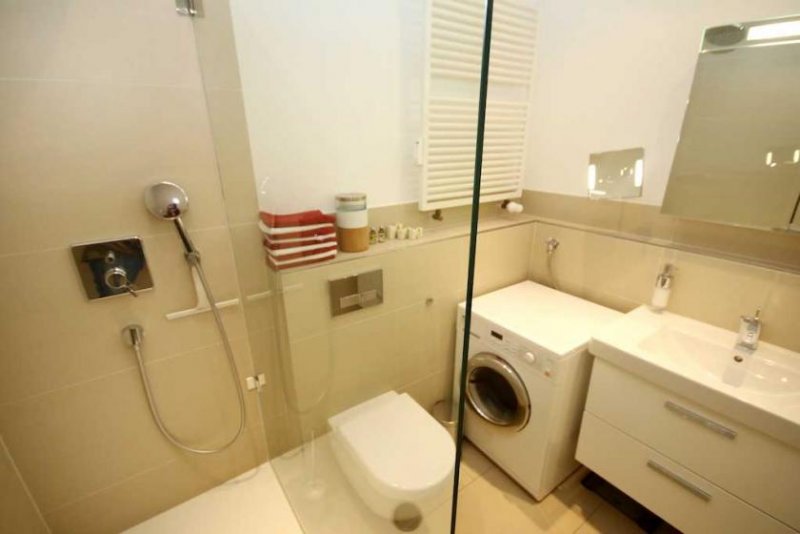 Düsseldorf TOP-Lage in Rheinnähe - Möblierte 2-Zimmer-Wohnung mit Aufzug und Balkon in Carlstadt Wohnung mieten