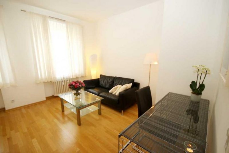 Düsseldorf TOP-Lage in Rheinnähe - Möblierte 2-Zimmer-Wohnung mit Aufzug und Balkon in Carlstadt Wohnung mieten