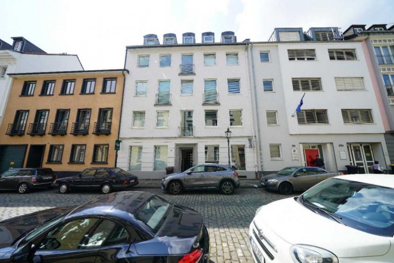 Düsseldorf TOP-Lage in Rheinnähe - Möblierte 2-Zimmer-Wohnung mit Aufzug und Balkon in Carlstadt Wohnung mieten