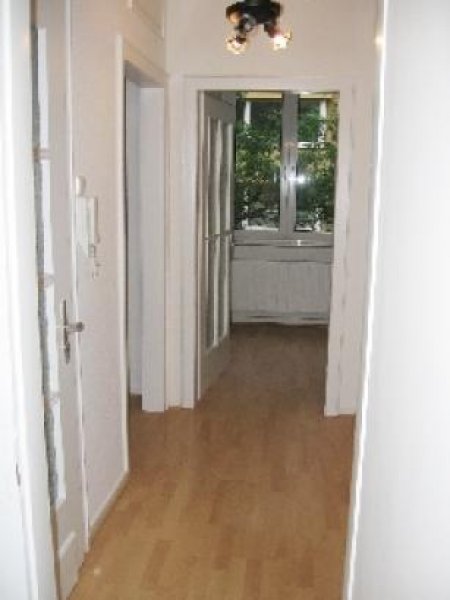 Düsseldorf Großzügig geschnittene und neu sanierte 3 Zimmer Wohnung mit Tageslicht Wannen-Bad Wohnung mieten
