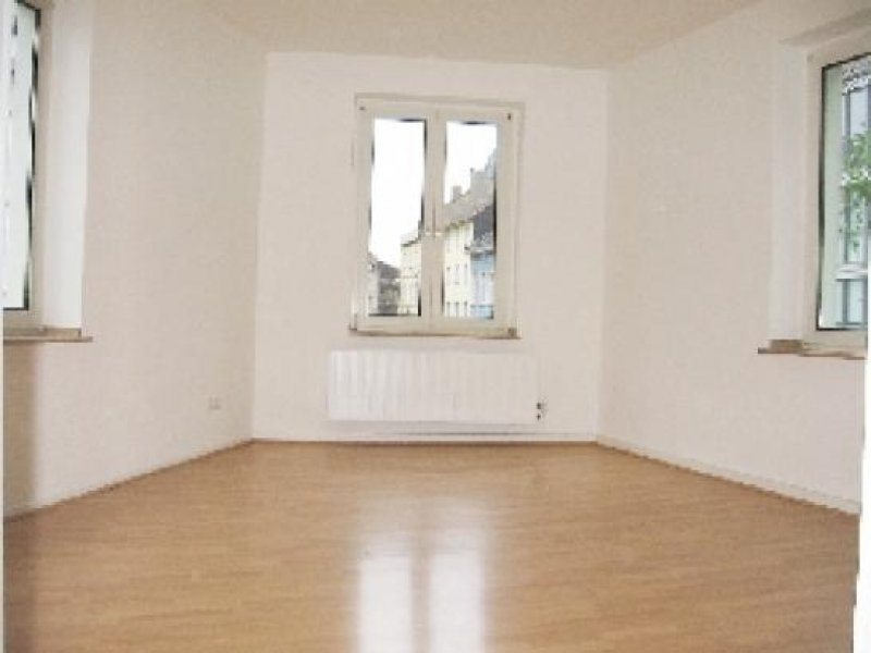 Düsseldorf Großzügig geschnittene und neu sanierte 3 Zimmer Wohnung mit Tageslicht Wannen-Bad Wohnung mieten