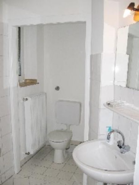 Düsseldorf Großzügig geschnittene und neu sanierte 3 Zimmer Wohnung mit Tageslicht Wannen-Bad Wohnung mieten