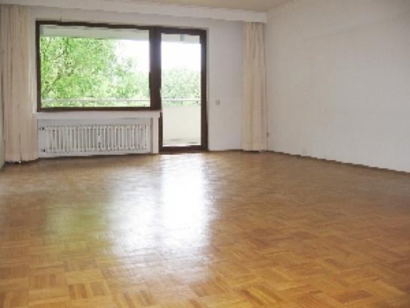 Düsseldorf Herrliche 3 Zimmer Wohnung mit 13 m² SW Loggia und Einbauküche mit integrierter Waschmaschine Wohnung mieten